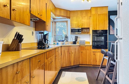 La Crosse House | Breezy 4BR | Steps to UW Campus