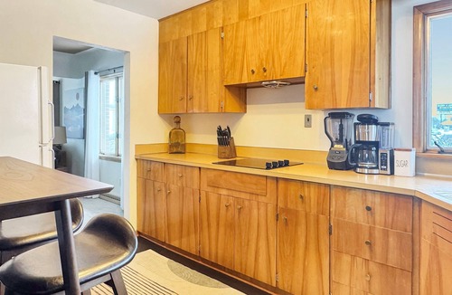 La Crosse House | Breezy 4BR | Steps to UW Campus
