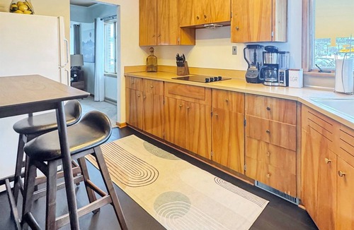 La Crosse House | Breezy 4BR | Steps to UW Campus