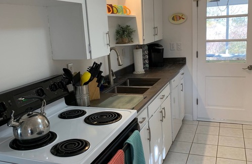Bass River Cottage | Breezy Vibes Cottage (3bd) ~ Backyard Blissful ~ Walk to beaches