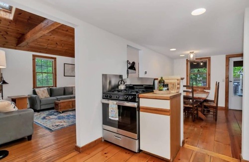 Brewster House | Brewster Retreat Near Bay Beaches & Dining