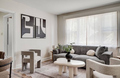 Sunnyside Apartment | Bright 1BR Near Queen’s, KGH & Waterfront!