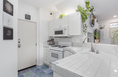 Valencia House | Bright 2 BR + 2 BA Valencia Townhouse + Pool & Spa