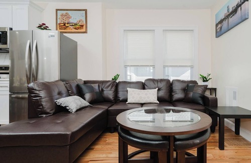 Milton Apartment | Bright 3BR Milton 1st-floor Apt Pet-Friendly near I-93 & Blue Hills 14-1