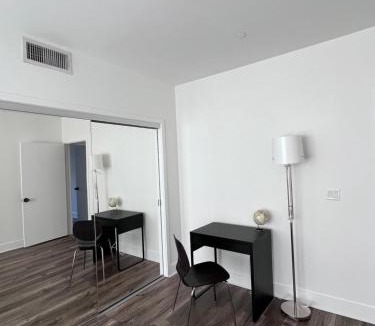 Hollywood House | Bright and Light Bedroom For Rent