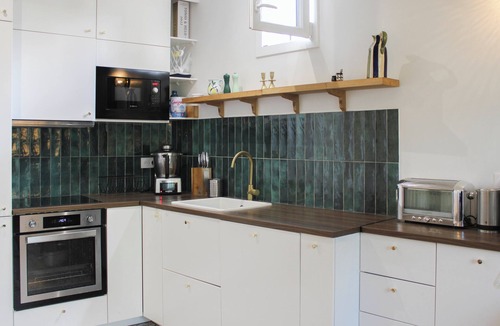 Clichy Apartment | Bright apartment near metro