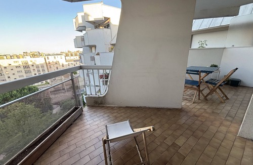 20th Arrondissement Apartment | Bright apartment with terrace