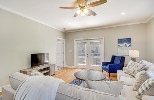 Biloxi House | Bright Biloxi Condo: Walk to the Beach!