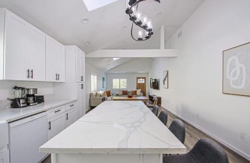 Del Rey House | Bright & Charming 3BR Home 10 Mins from Venice Beach