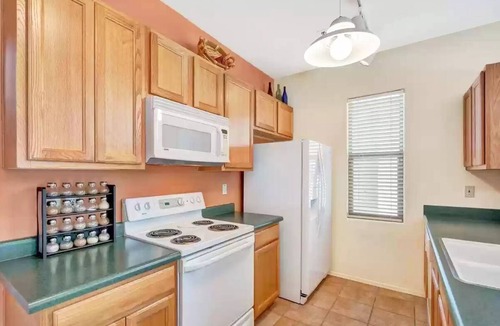 Green Valley House | Bright & Cheerful Mountain View Townhome in Santa Rita Springs Green Valley