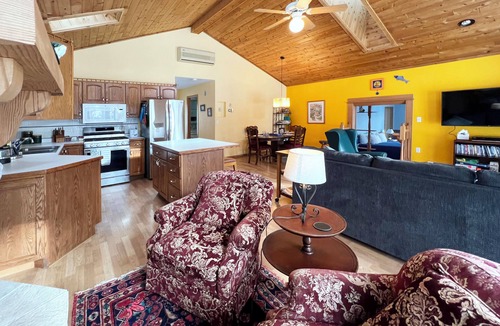 Ely Cabin | Bright & Cheery Lakeside House + Bunkhouse on Bear Island Lake W/Dock! Sleeps 7