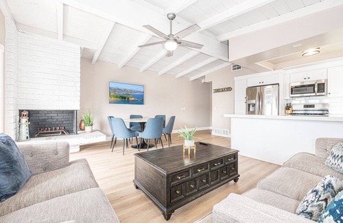 West Newport House | Bright Modern 6BR Vacation Home | 1 Block to Beach!