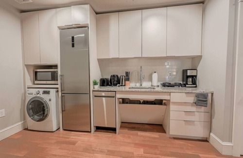 Back Bay Apartment | Bright Newbury Street 1 Bedroom Apartment