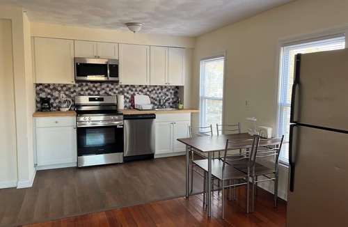 Malden Apartment | Bright & Spacious 1BR with AC, 3rd fl, near T, free parking