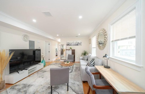 St. Marks Apartment | Bright & Spacious 4BR & 2BA Boston Apt - Bathtub, Free Parking near Red Line 802