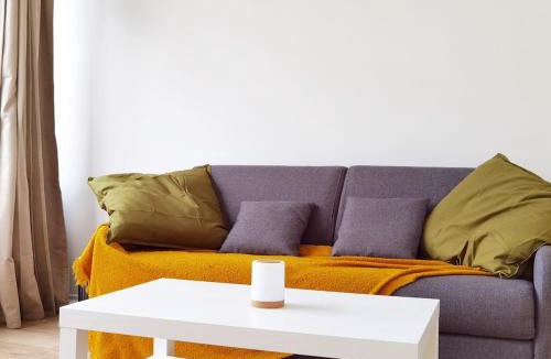 Vanves Apartment | Bright Studio Near Paris Expo & Metro Elevator N92-113