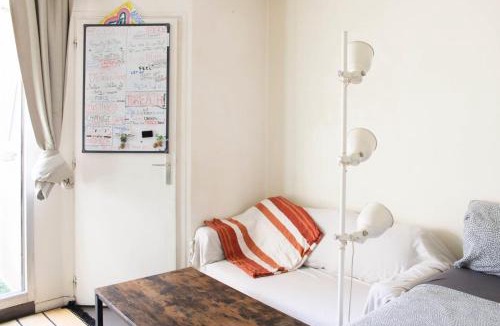 Vanves Apartment | Bright Studio with Balcony Porte de Versailles
