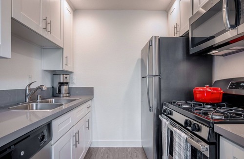 Westwood Apartment | Bright Westwood 1BR w/Gym, walk to Westwood Village, by Blueground