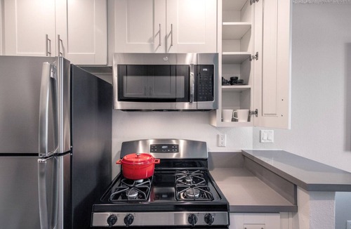 Westwood Apartment | Bright Westwood 1BR w/Gym, walk to Westwood Village, by Blueground