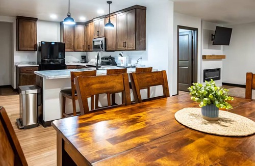 Brillion Apartment | Brillion 2‑Bedroom Suite w/Full Kitchen Near Ariens – Unit #6