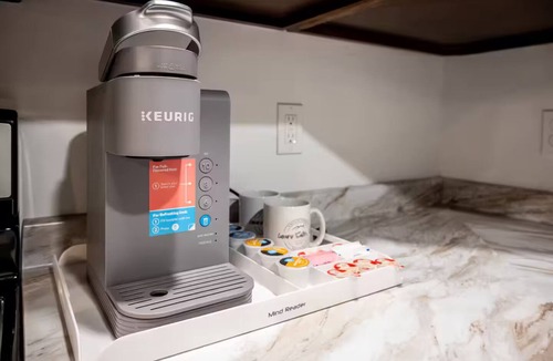 Brillion Apartment | Brillion 2‑Bedroom Suite w/Full Kitchen Near Ariens – Unit #6