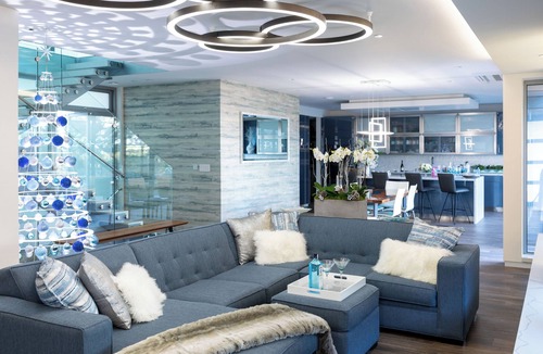Gas Lamp Section House | Bring the family to this spacious 7 bedrooms/7 bath home in Manhattan Beach