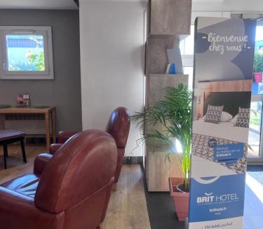 Baillet-en-France Hotel | Brit Hotel Baillet-en-France