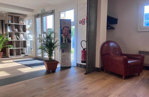 Baillet-en-France Hotel | Brit Hotel Baillet-en-France
