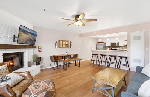 Summit Estates House | Brownie's Den- Modern Cozy Central Resort Condo