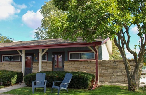 Random Lake Hotel | Budget Room in Peaceful Area Near Washington County Fairgrounds + BBQ Spot