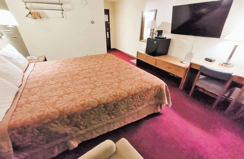 Staples Hotel | Budget Room Near Staples Dining – Perfect Rest Stop for Road Trippers