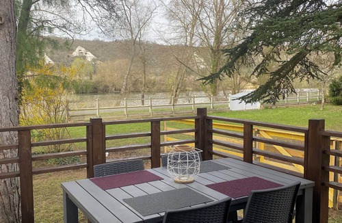 Moisson House | Bungalow on the banks of the Seine