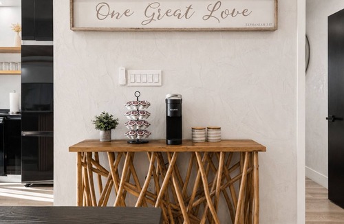 Burbank House | Burbank Getaway