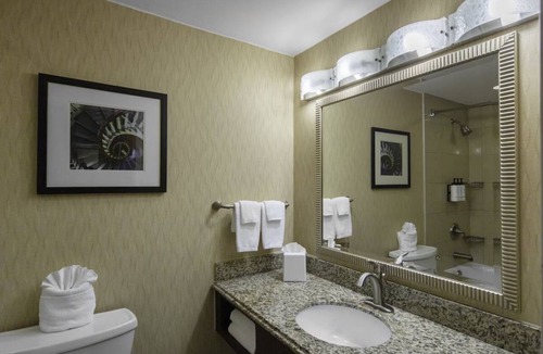 Woburn Hotel | Burlington Mall 2 Queen Room with Pool & Gym