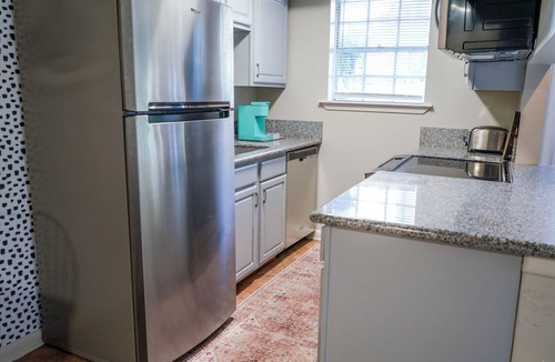 Bywater Apartment | Bywater Gem - Free Gated Parking - Washer & Dryer - Walk to French Quarter