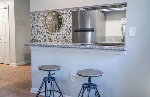 Bywater Apartment | Bywater Gem - Free Gated Parking - Washer & Dryer - Walk to French Quarter
