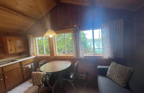 Ely Cabin | Cabin 3 "Kingfisher" 1 BR, 2 pp, overlooks lake, access to boats!