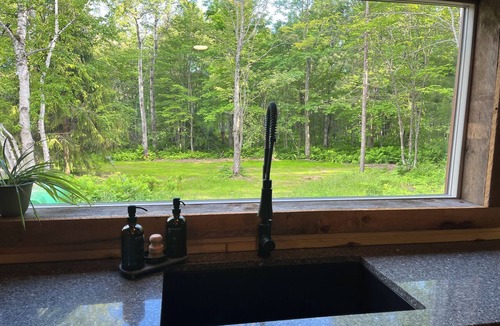 Laurium Cabin | Cabin by the Falls: Modern 3BR Getaway for Relaxation & Adventure