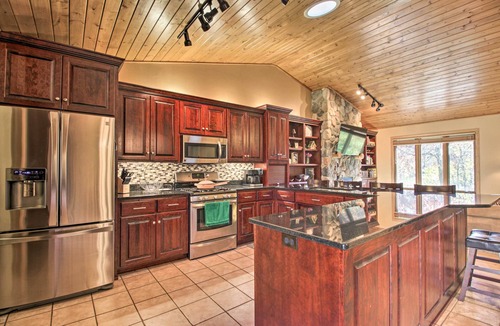 Breezy Point Cottage | Cabin w/Fire Pit & Movie Room, 1 Mi to Lake