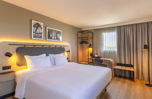 Le Blanc-Mesnil Hotel | Campanile PRIME - Le Blanc Mesnil