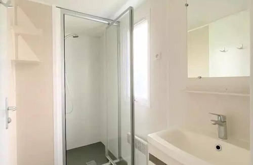 Saint-Maximin House | Campsite Le Pré des Moines * - Mobile home MARJOLAINE + 2 bedrooms 2 to 6 people - 2 pers. included in the tariff