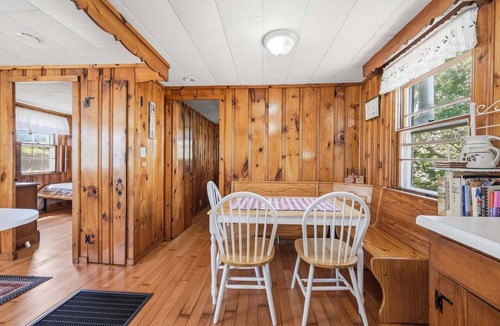 Sandwich Cottage | Cape cottage near town neck beach