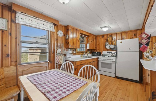 Sandwich Cottage | Cape cottage near town neck beach