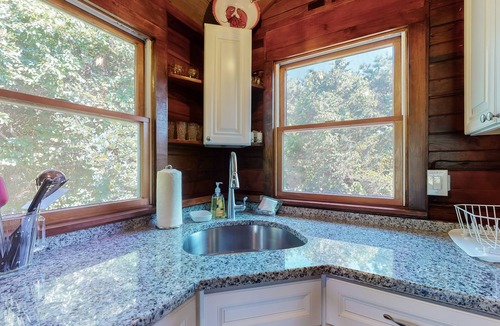 Campground Landing House | Cape cottage w/a full kitchen & furnished deck - steps from private beach