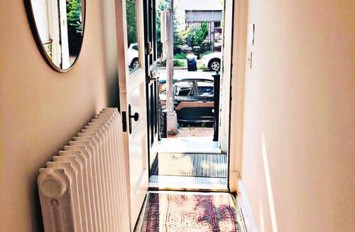 Capitol Hill House | Capitol Hill, 9 Windows, FREE PARKING, Metro
