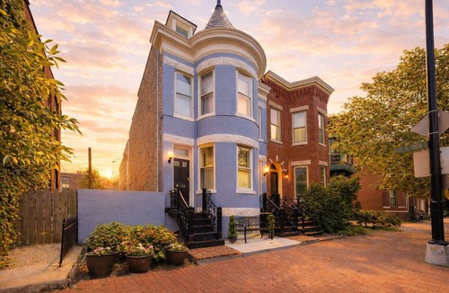 Capitol Hill Apartment | Capitol Hill Studio on Lincoln Park, Free PARKING