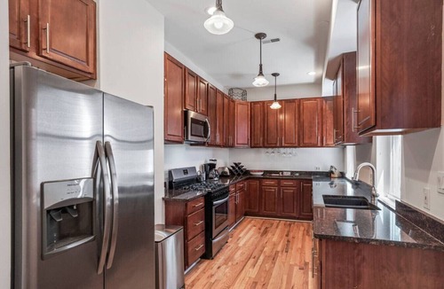 Truxton Circle Villa | Capitol View 3BR Rowhouse | Convention Center Shaw