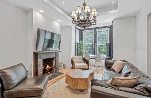 Truxton Circle Villa | Capitol View 3BR Rowhouse | Convention Center Shaw