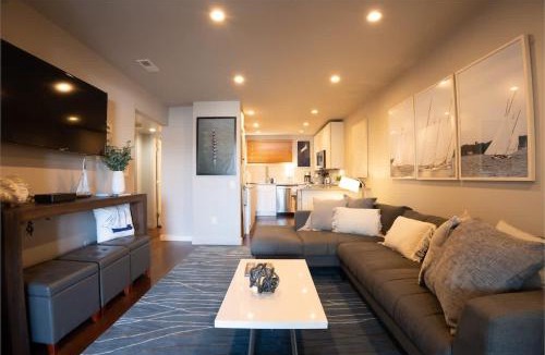 Eastport House | Captains Quarters Waterfront & Pool