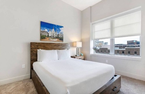 Central Business District Hotel | Captivating Condo 5-minute Walk to French Quarter